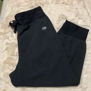 marika sportswear jogger capris.